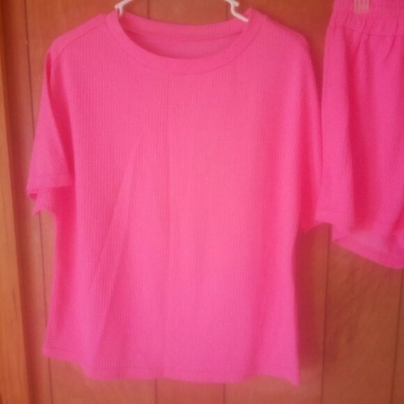 Women's Pink  pullover short sleeve top elastic waist shorts Short Set Size S - Picture 3 of 5